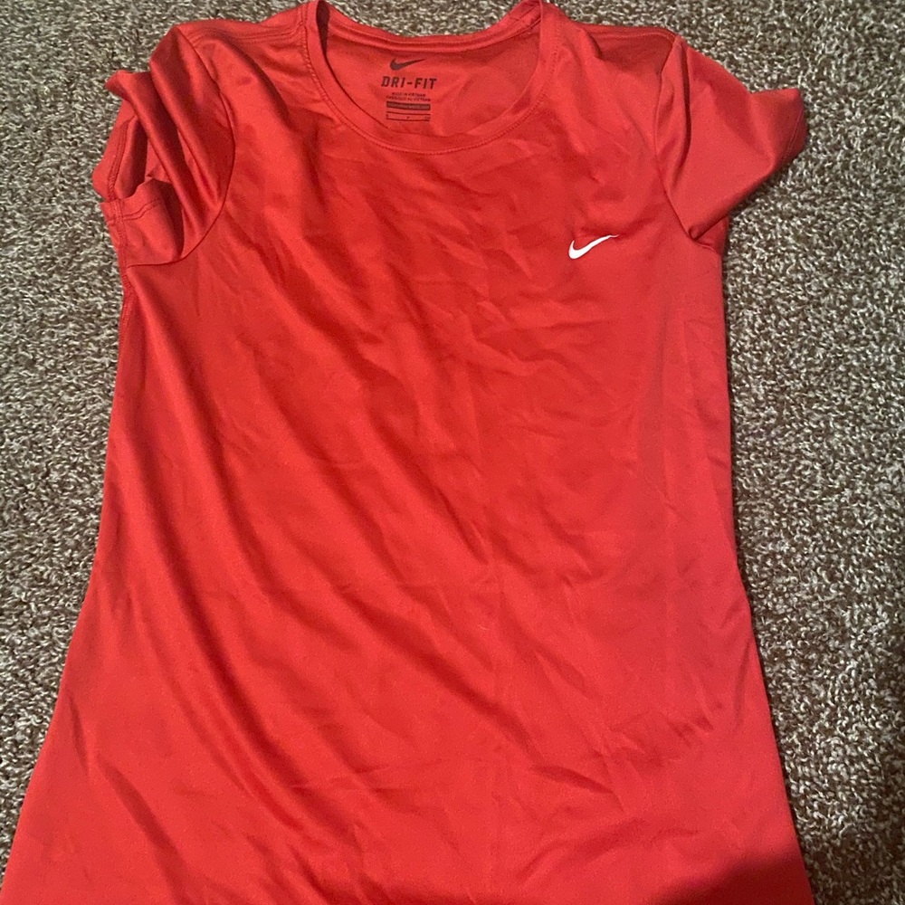 Women’s size small Nike shirt